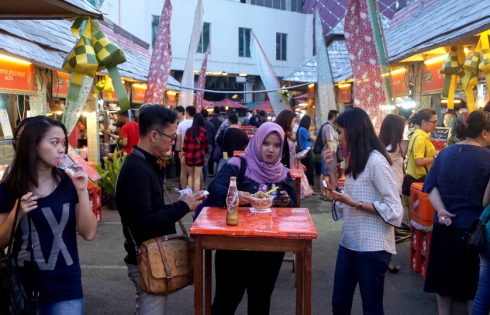Menikmati Kuliner Pilihan di Pasar Ramadhan La Piazza
