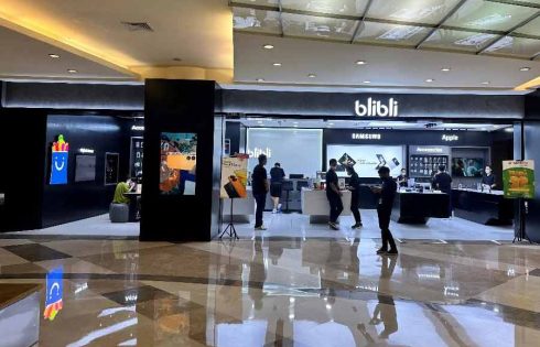 Blibli Store juga menawarkan fitur tukar tambah dengan harga terbaik. Pelanggan bisa membawa gadget lama dan kelengkapannya, kemudian staff Blibli Store akan membantu pengecekan