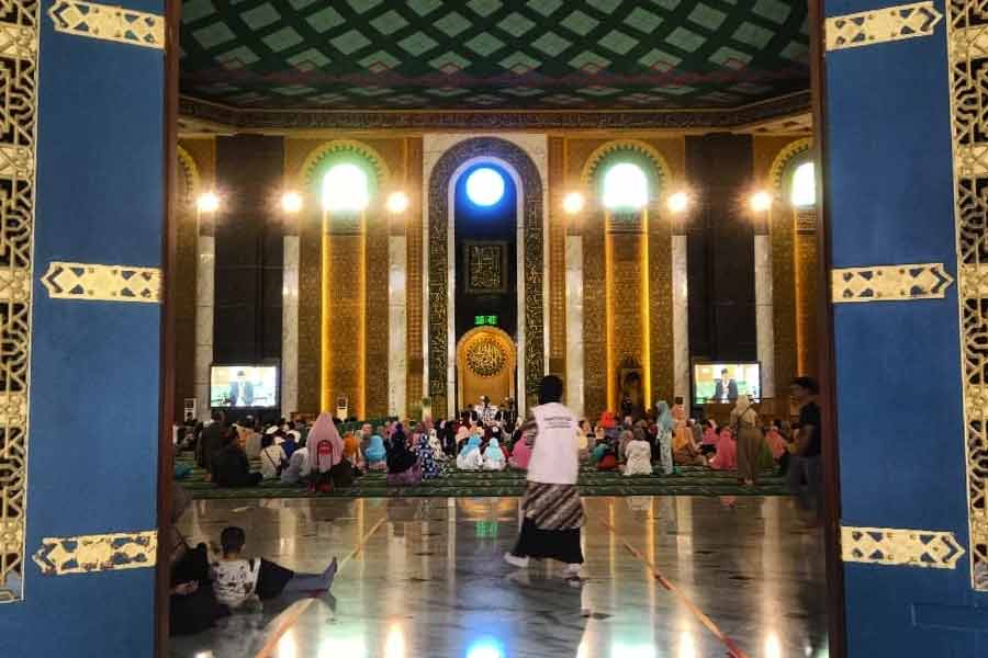 Masjid Nasional Al-Akbar Surabaya (foto: Tiara Aydin Sava)