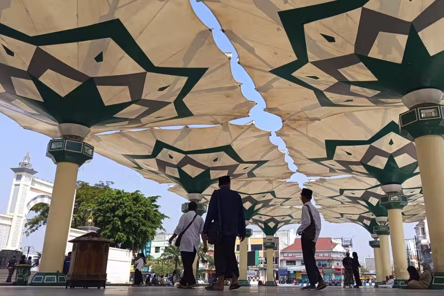 Payung Madinah dibuka sejak pukul 08.00 sampai pukul 15.00 WIB (foto: Tiara Aydin Sava)